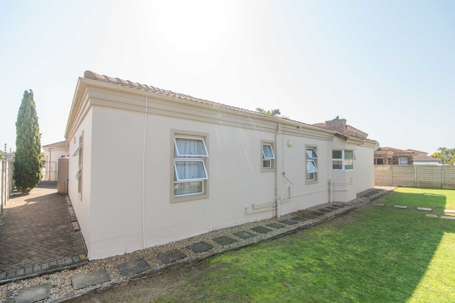 4 Bedroom Property for Sale in Summerstrand Eastern Cape